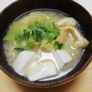 豆腐とキャベツと揚げの糀味噌汁